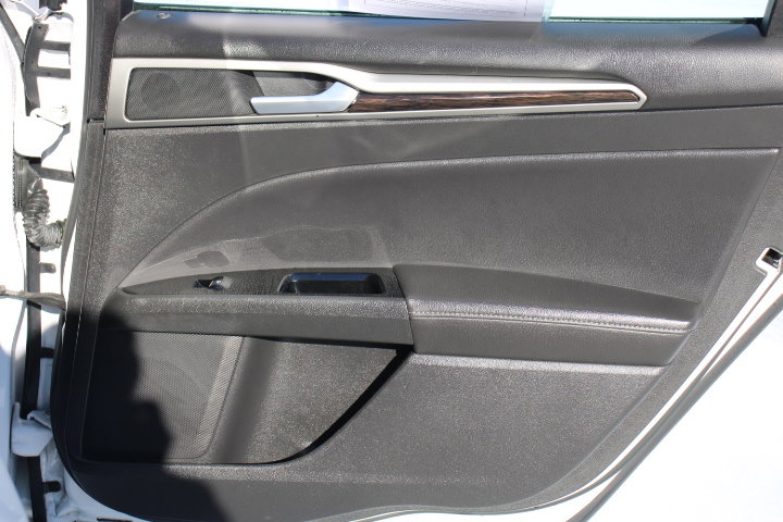 Used 2014 Ford Fusion Energi SE w/ Driver Assist Package image 16