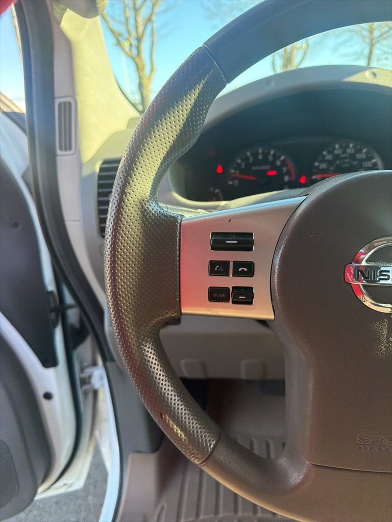 Used 2013 Nissan Frontier SV image 30