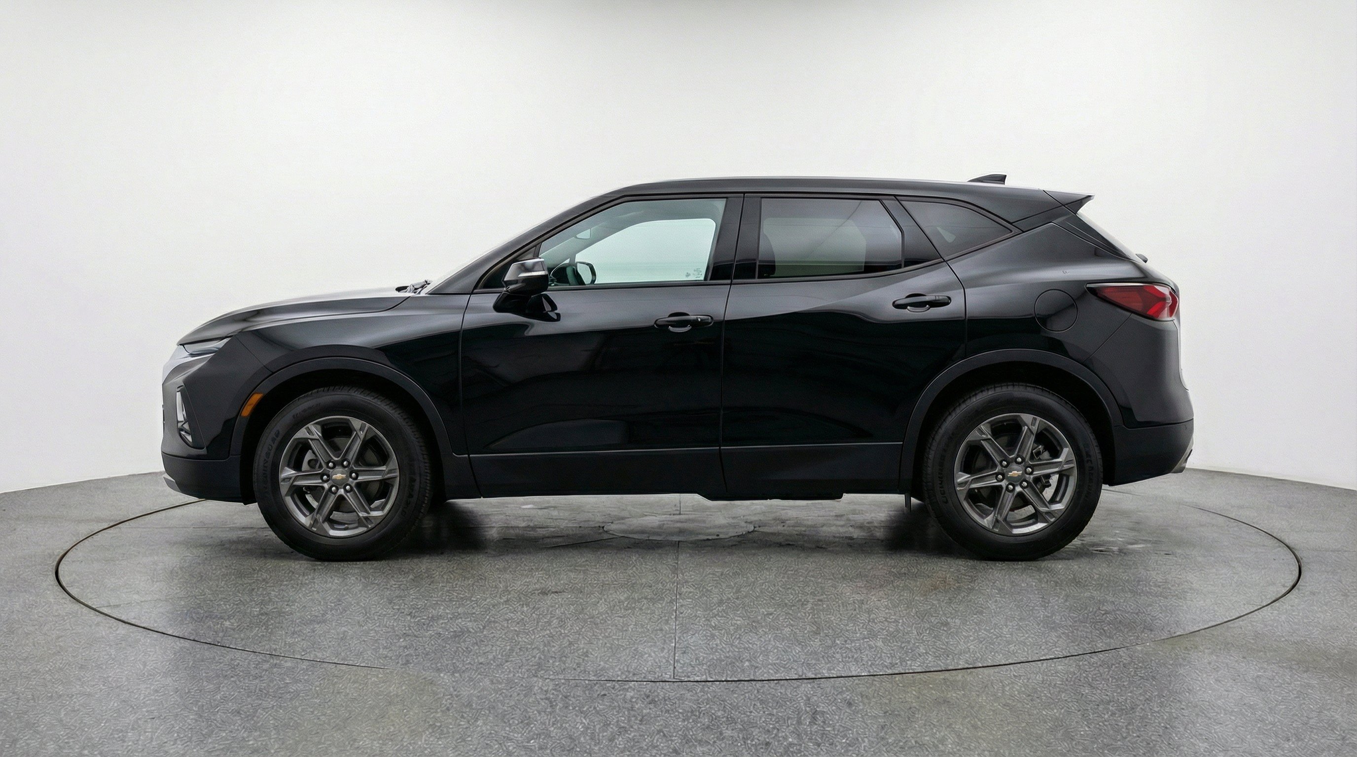 Used 2025 Chevrolet Blazer LT FWD image 5