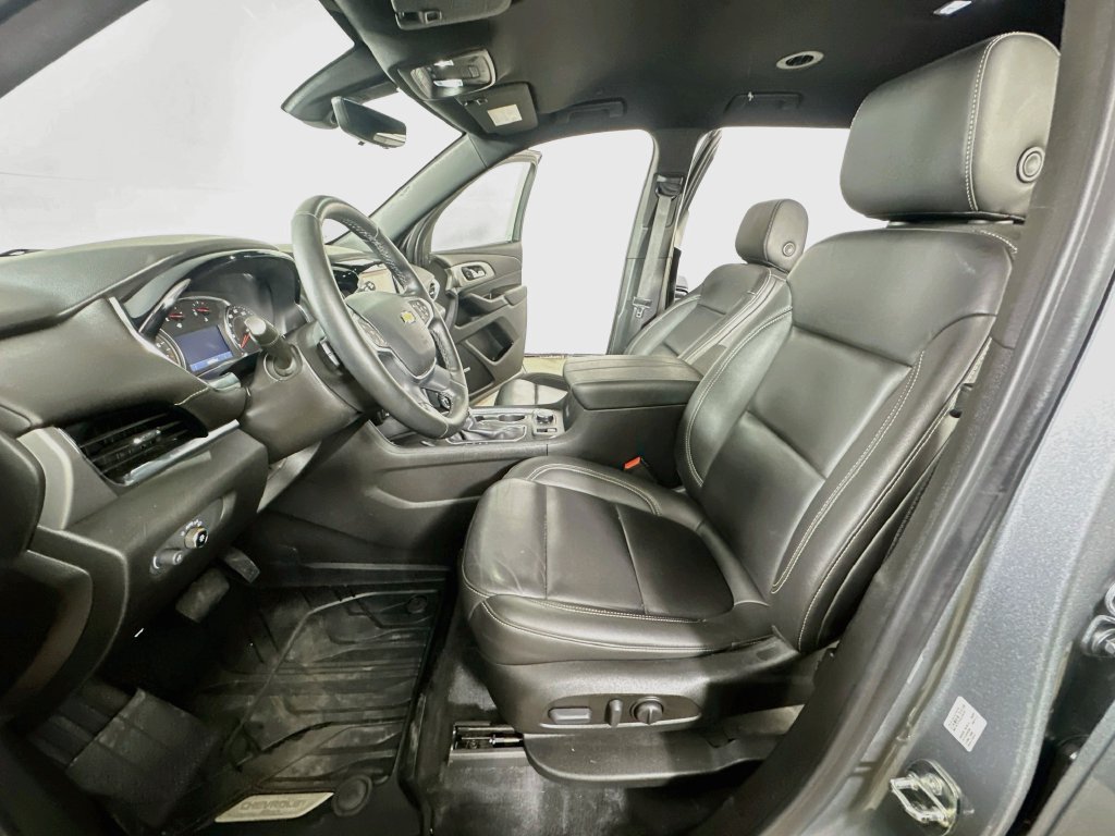 Used 2023 Chevrolet Traverse LT w/ LT Premium Package FWD image 18
