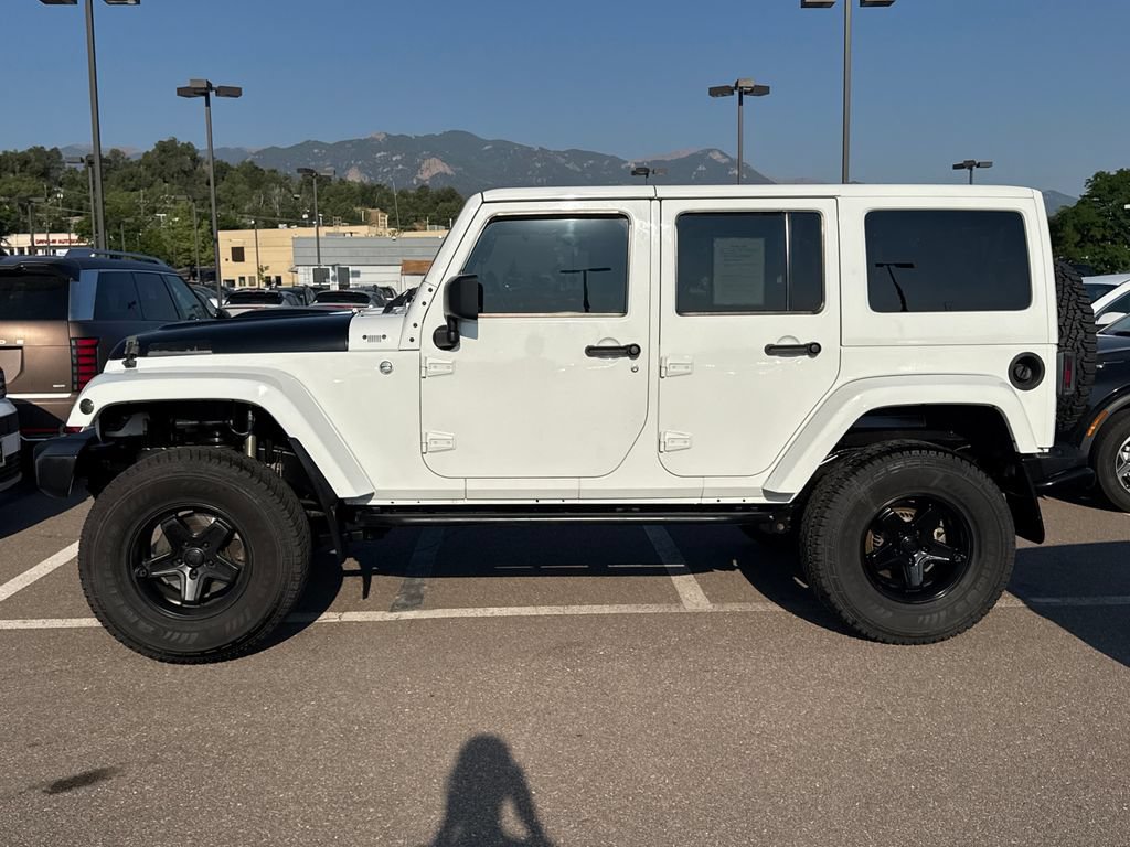 Used 2013 Jeep Wrangler Unlimited Sahara w/ Connectivity Group AWD/4WD image 9