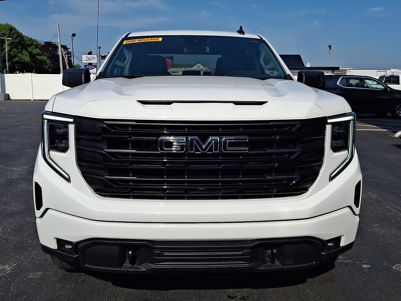Used 2023 GMC Sierra 1500 Elevation w/ LPO, Elevation Black Package AWD/4WD image 2