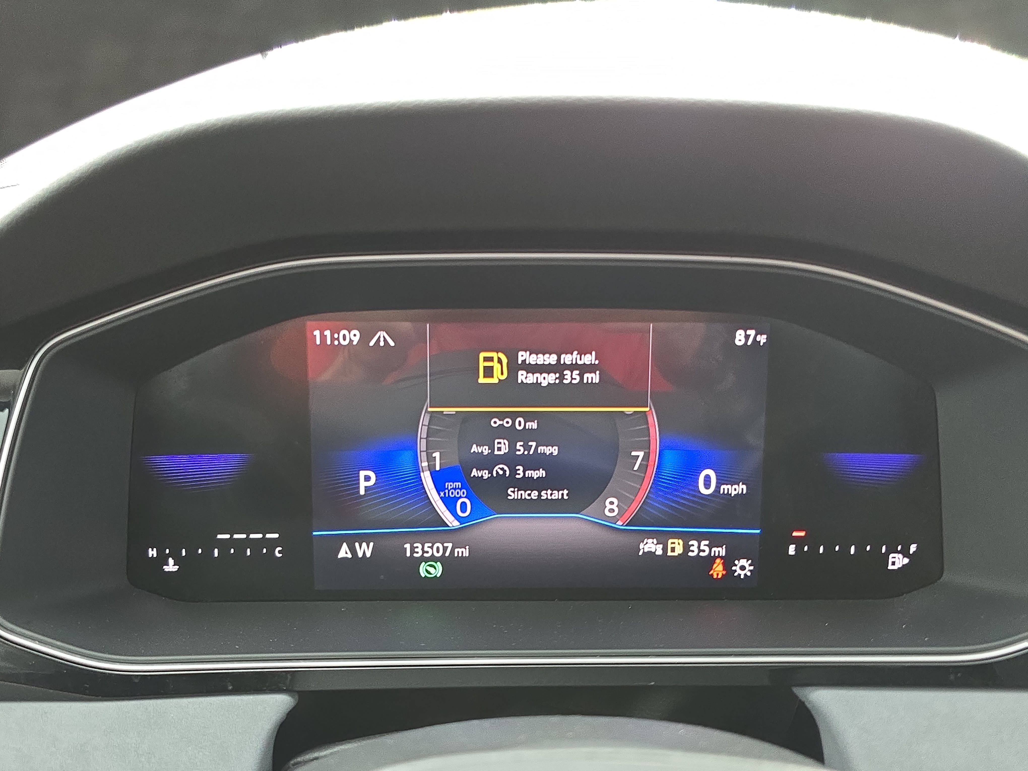 Certified 2025 Volkswagen Jetta SE w/ Sunroof Package FWD image 18