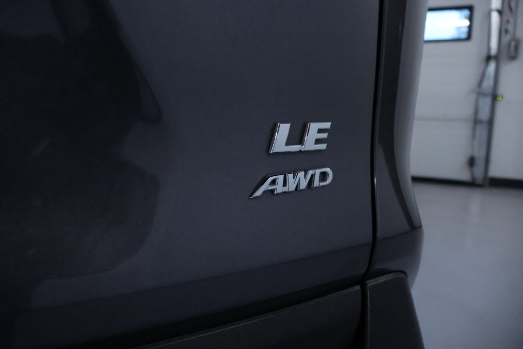 Used 2025 Toyota RAV4 LE AWD/4WD image 11