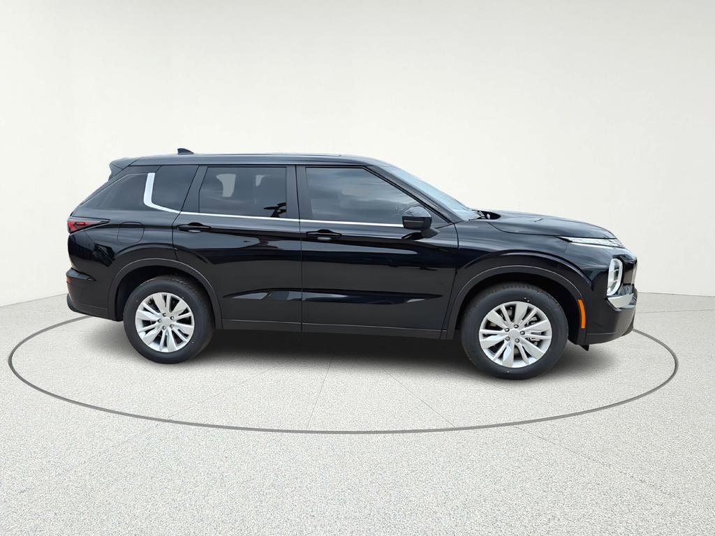 New 2026 Mitsubishi Outlander ES image 8