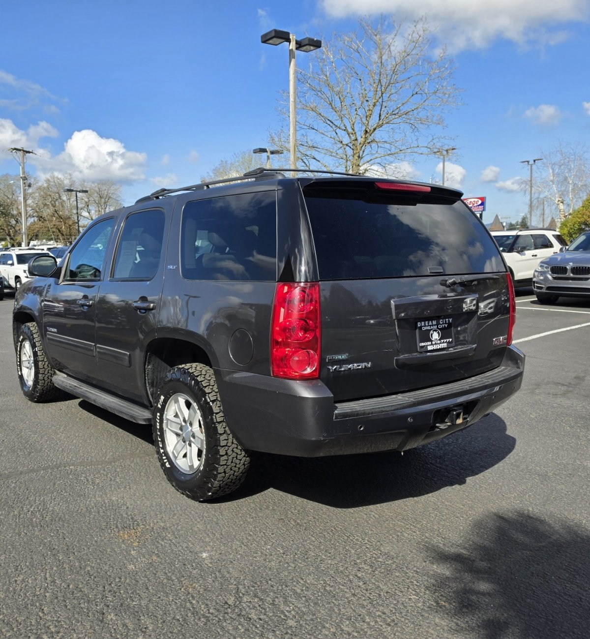Used 2010 GMC Yukon SLT w/ SLT-2 Equipment Package AWD/4WD image 6