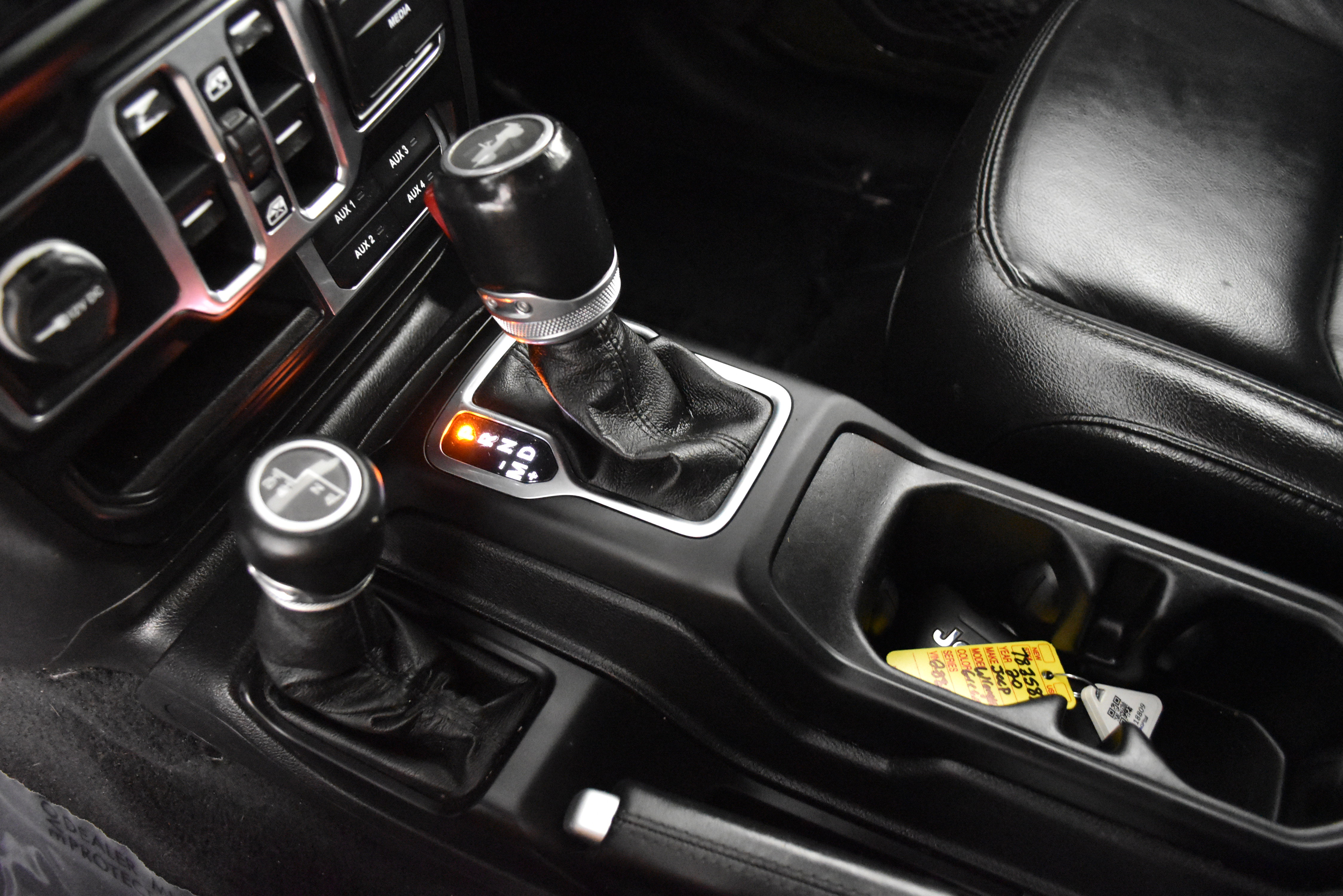 Used 2020 Jeep Wrangler Unlimited Sahara image 35