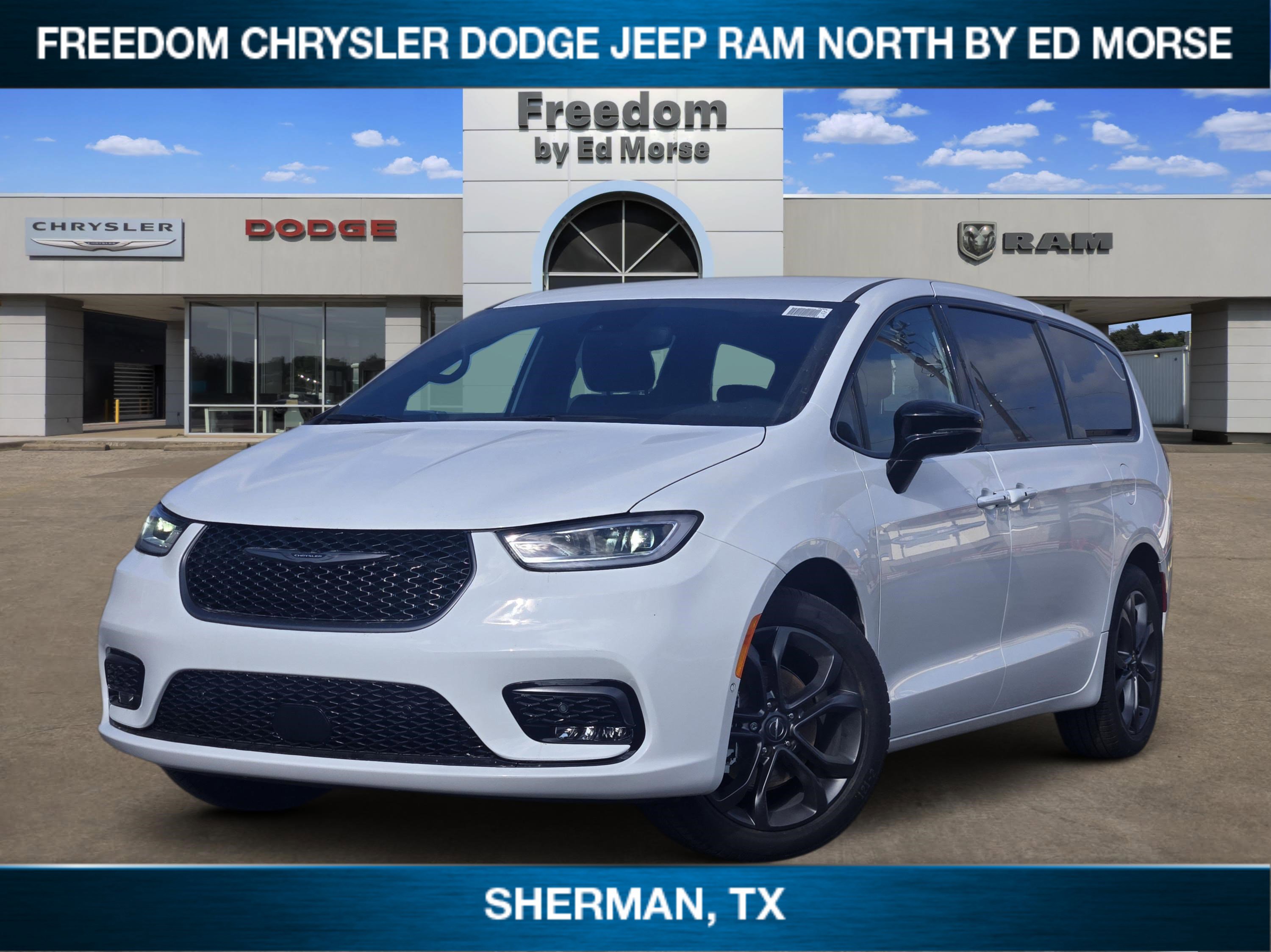 New 2026 Chrysler Pacifica Select image 1