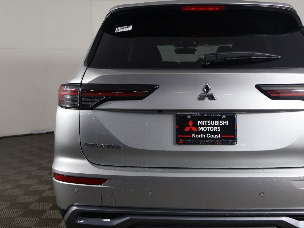 New 2026 Mitsubishi Outlander SE image 17