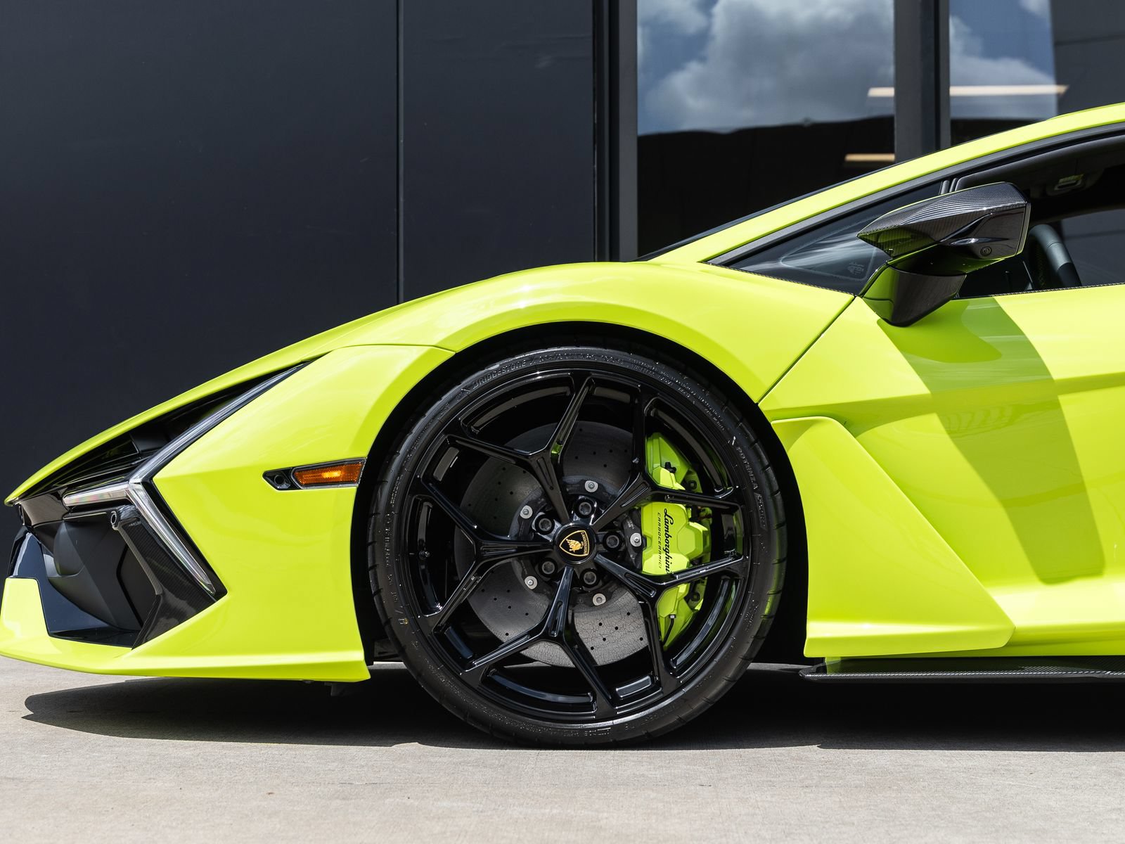 Used 2025 Lamborghini Revuelto AWD/4WD image 12