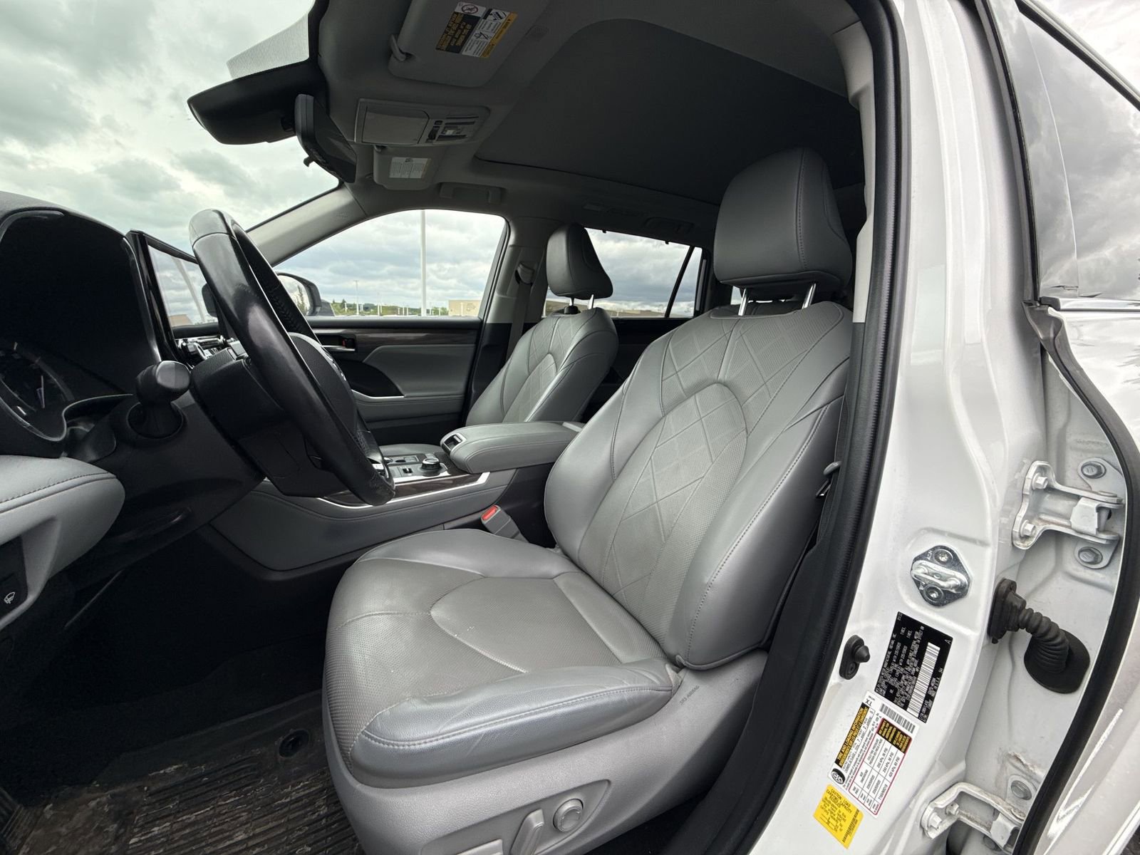 Used 2022 Toyota Highlander Platinum AWD/4WD image 11