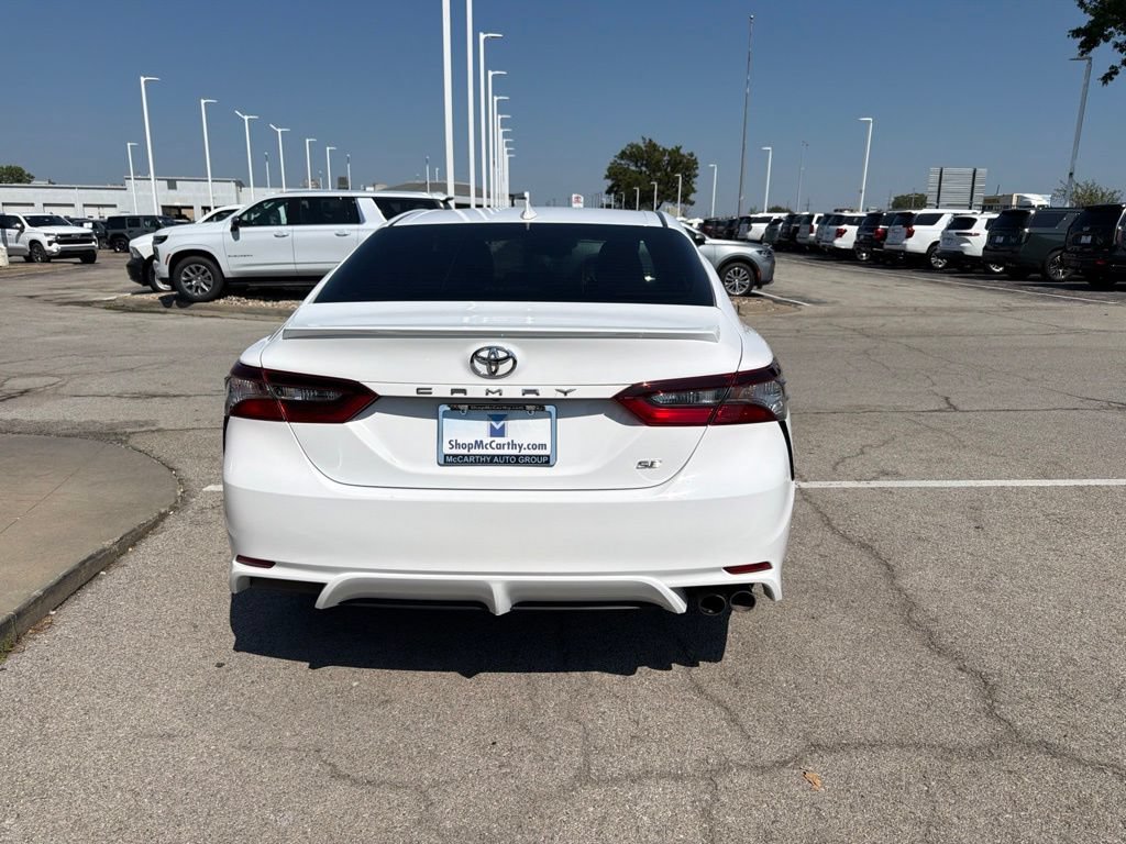 Used 2024 Toyota Camry SE FWD image 4