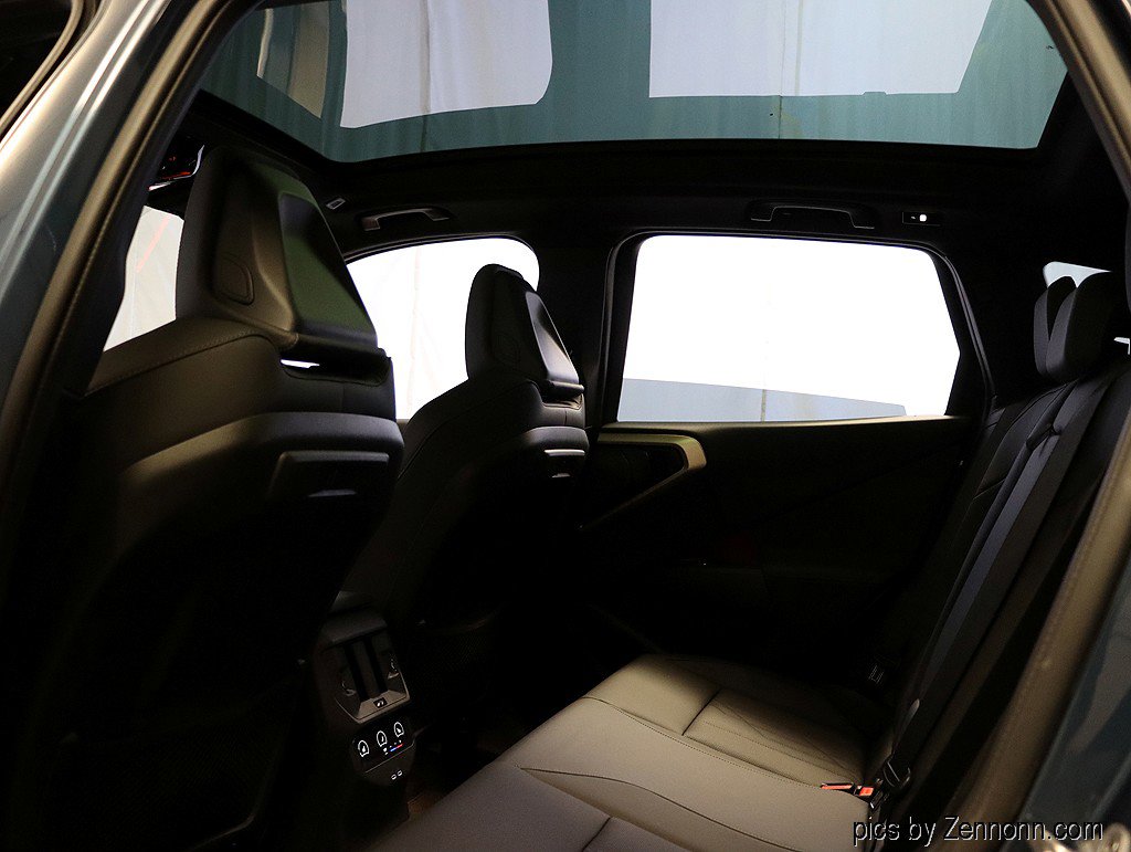 Used 2025 BMW X3 xDrive30i w/ Premium Package image 12