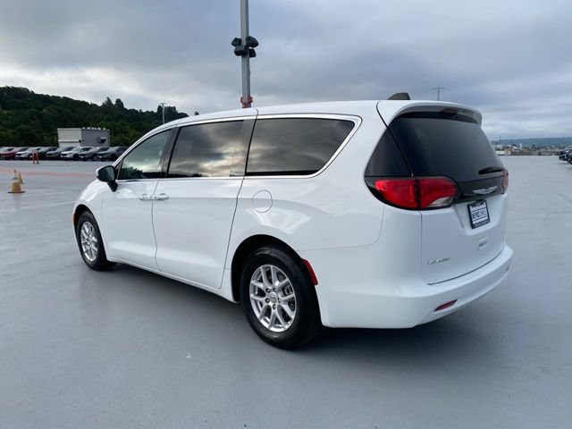 Used 2022 Chrysler Voyager LX FWD image 6