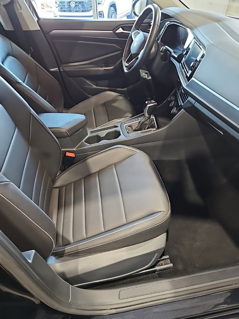 Used 2024 Volkswagen Jetta SE image 12