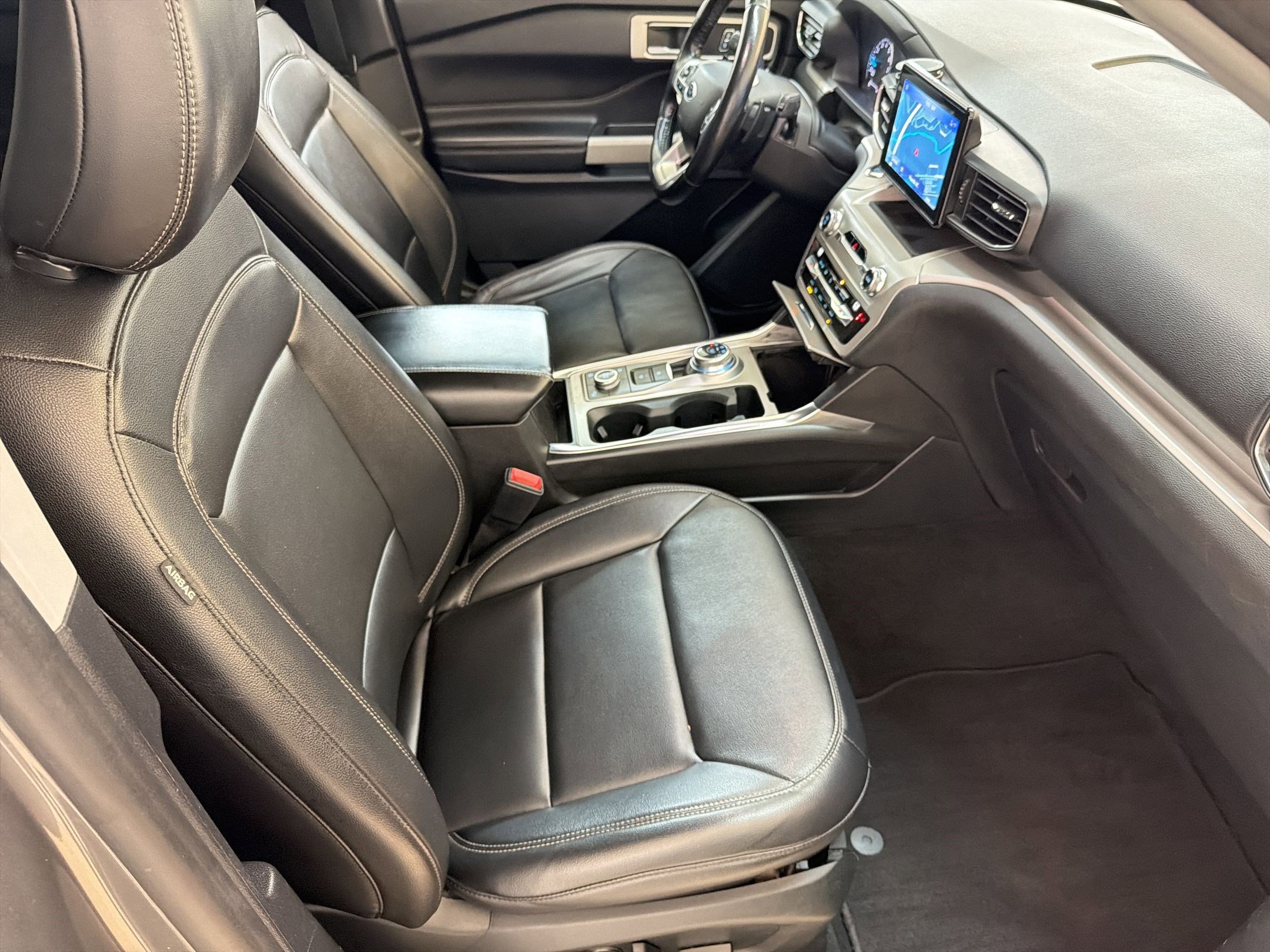 Used 2021 Ford Explorer XLT w/ Equipment Group 202A AWD/4WD image 30