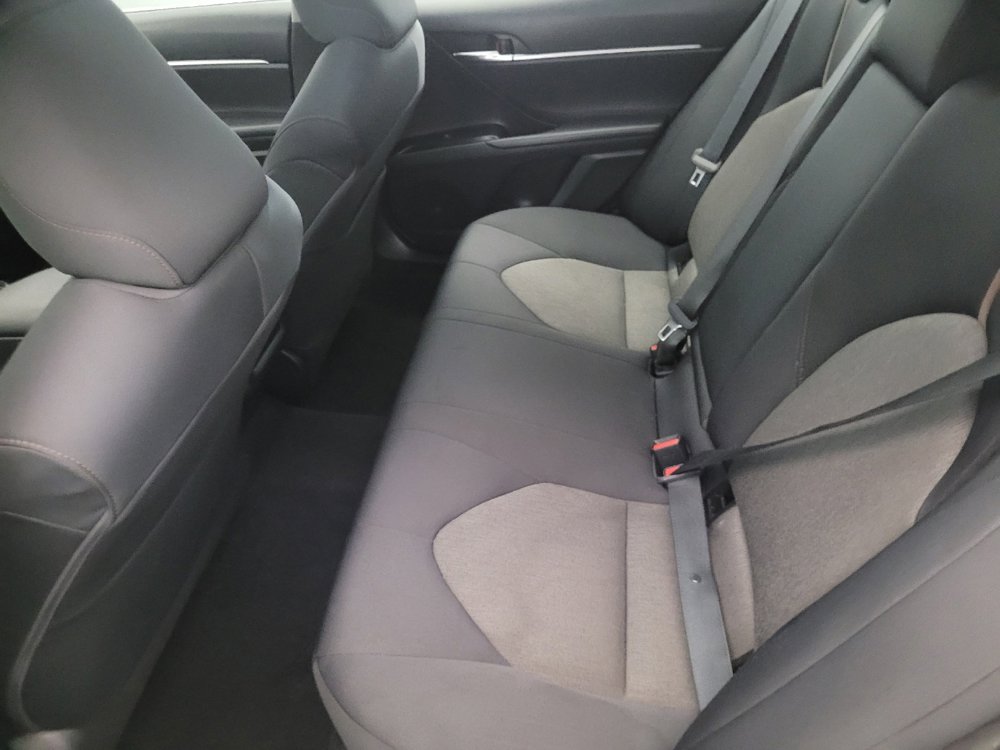 Used 2020 Toyota Camry LE image 18