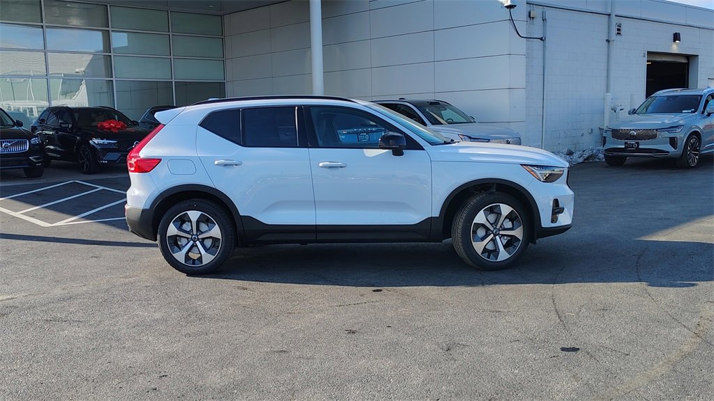 New 2026 Volvo XC40 B5 Plus w/ Climate Package image 2