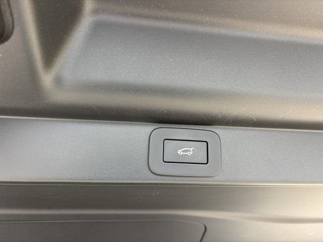 Used 2024 Land Rover Range Rover SE image 6
