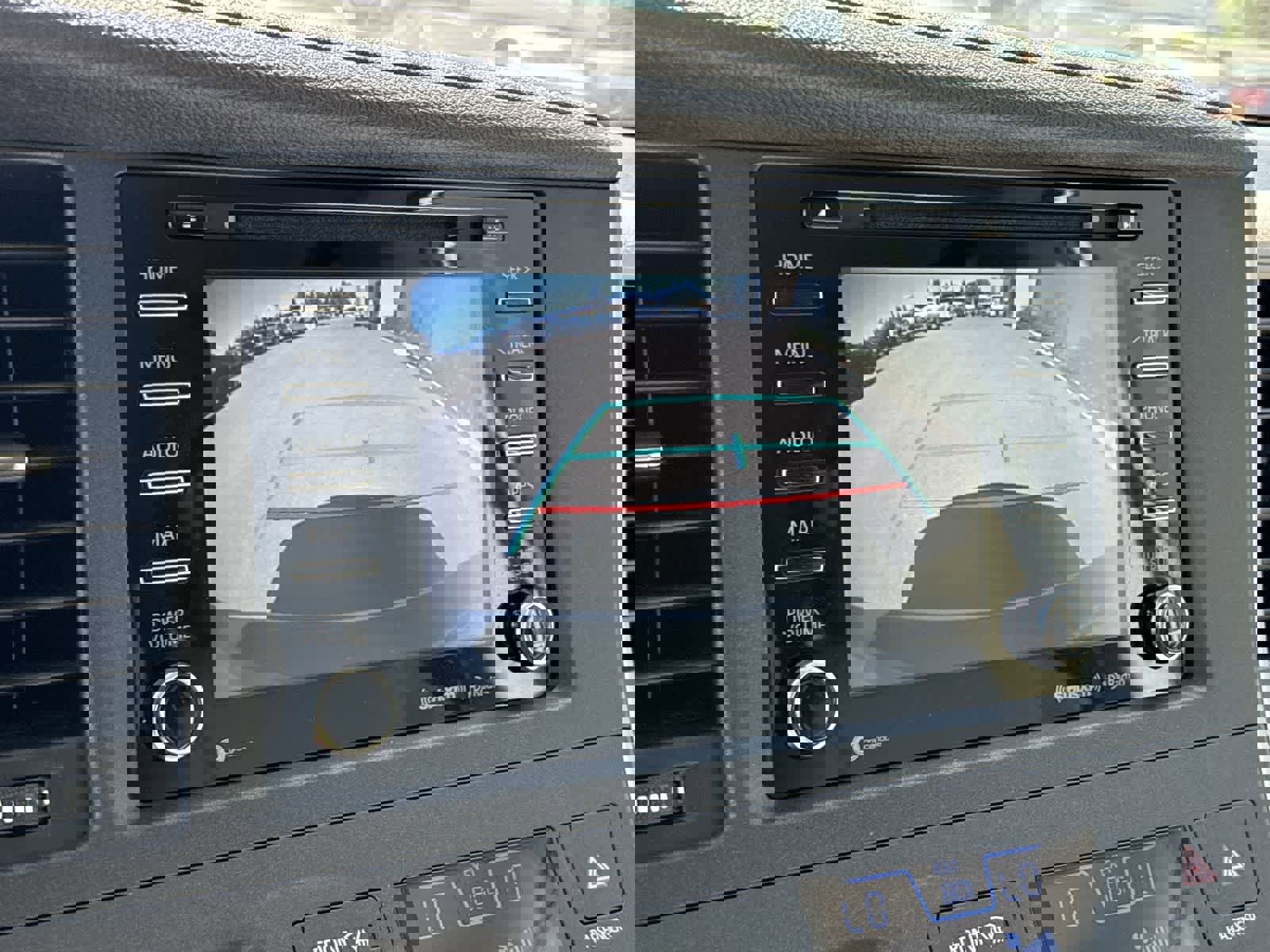 Used 2020 Toyota Sienna XLE image 22