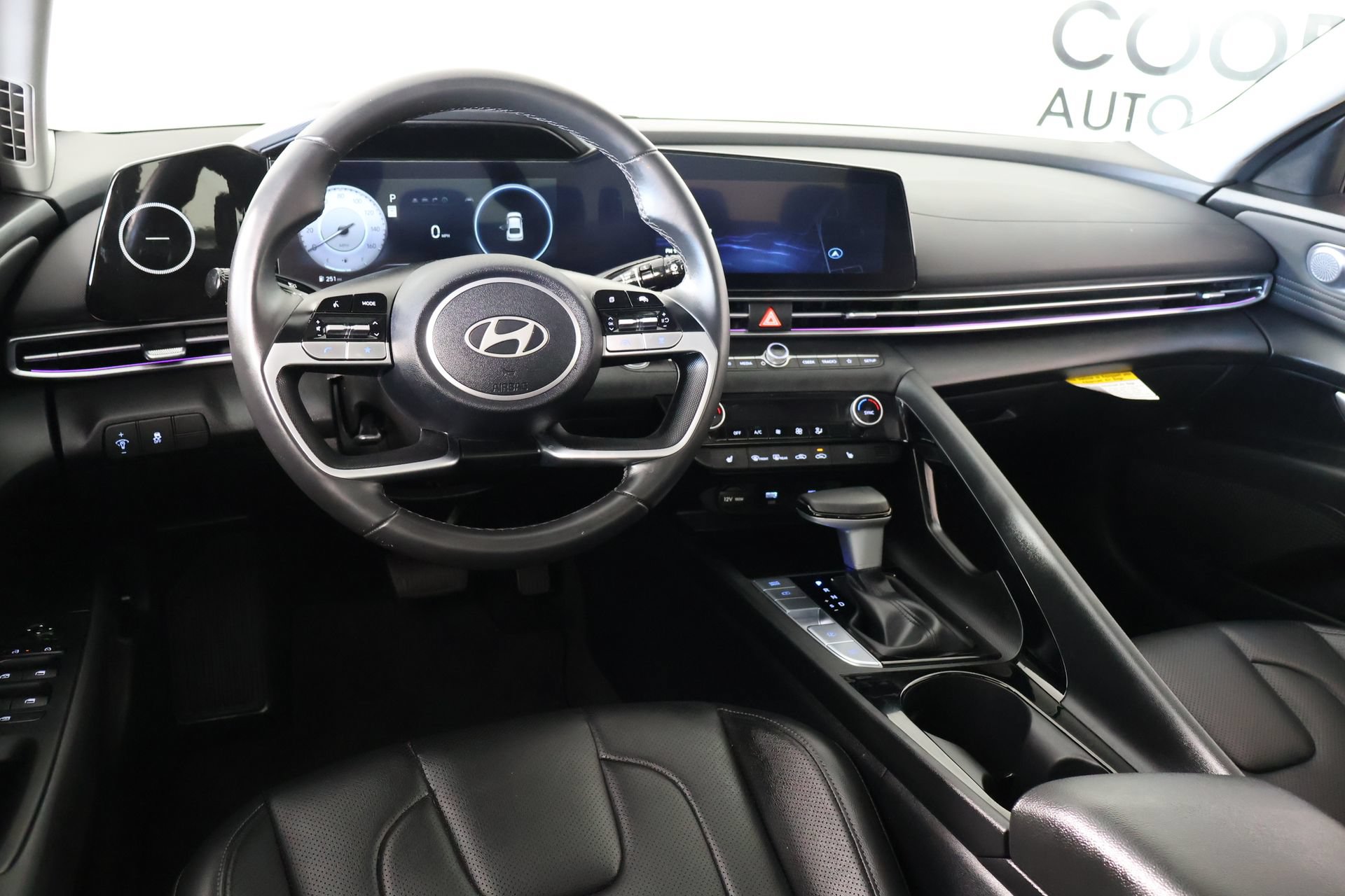 Certified 2025 Hyundai Elantra Limited FWD image 2
