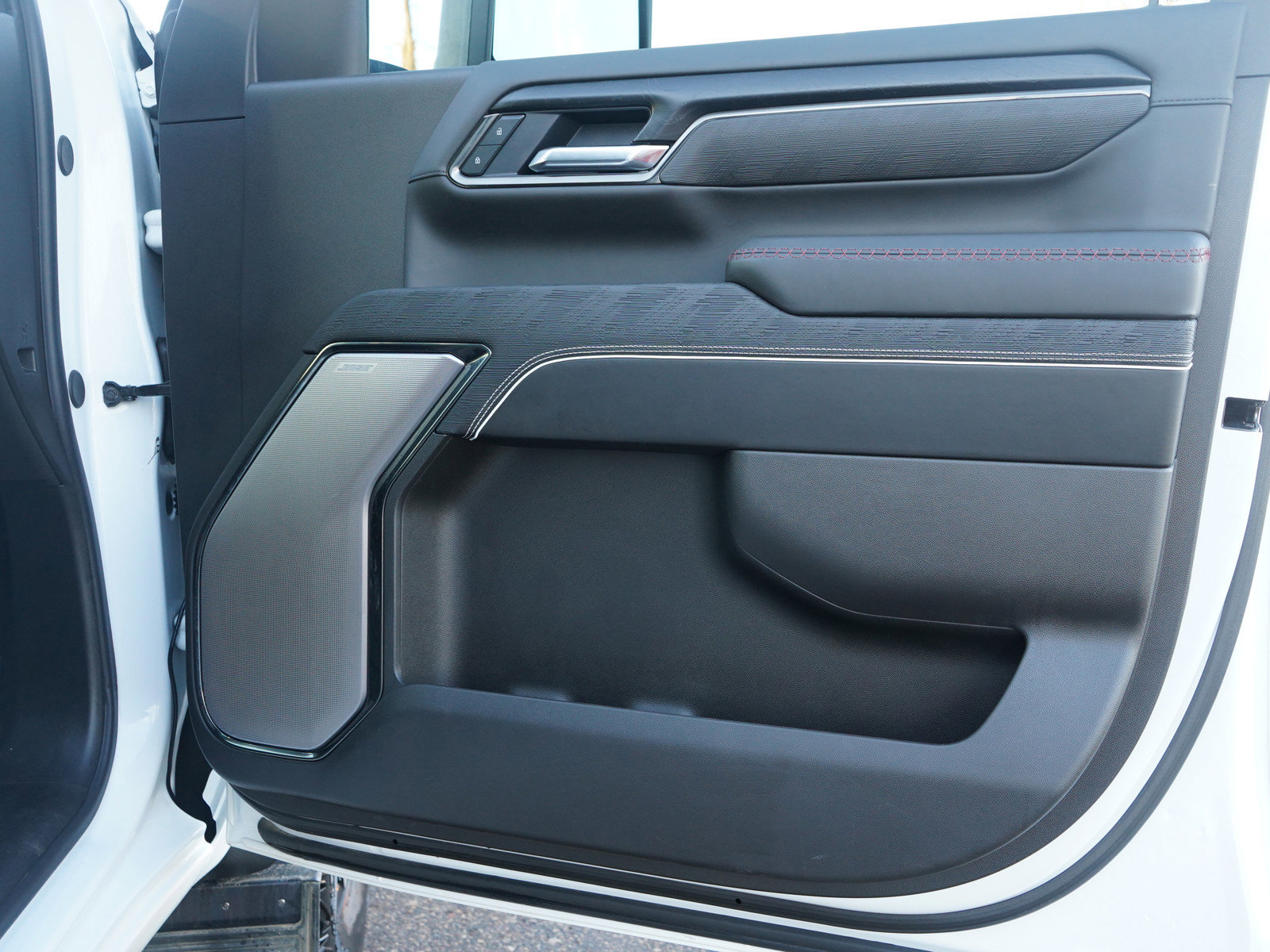 Used 2025 GMC Sierra 2500 AT4X image 11