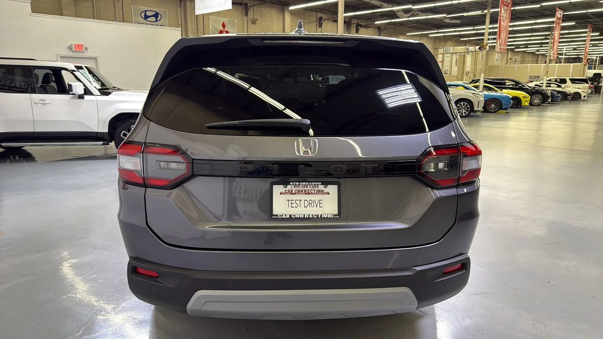 Used 2025 Honda Pilot EX image 9