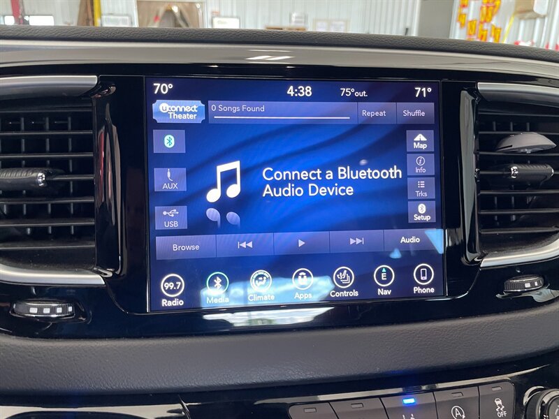 Used 2018 Chrysler Pacifica Touring-L Plus w/ Advanced Safetytec Group FWD image 12