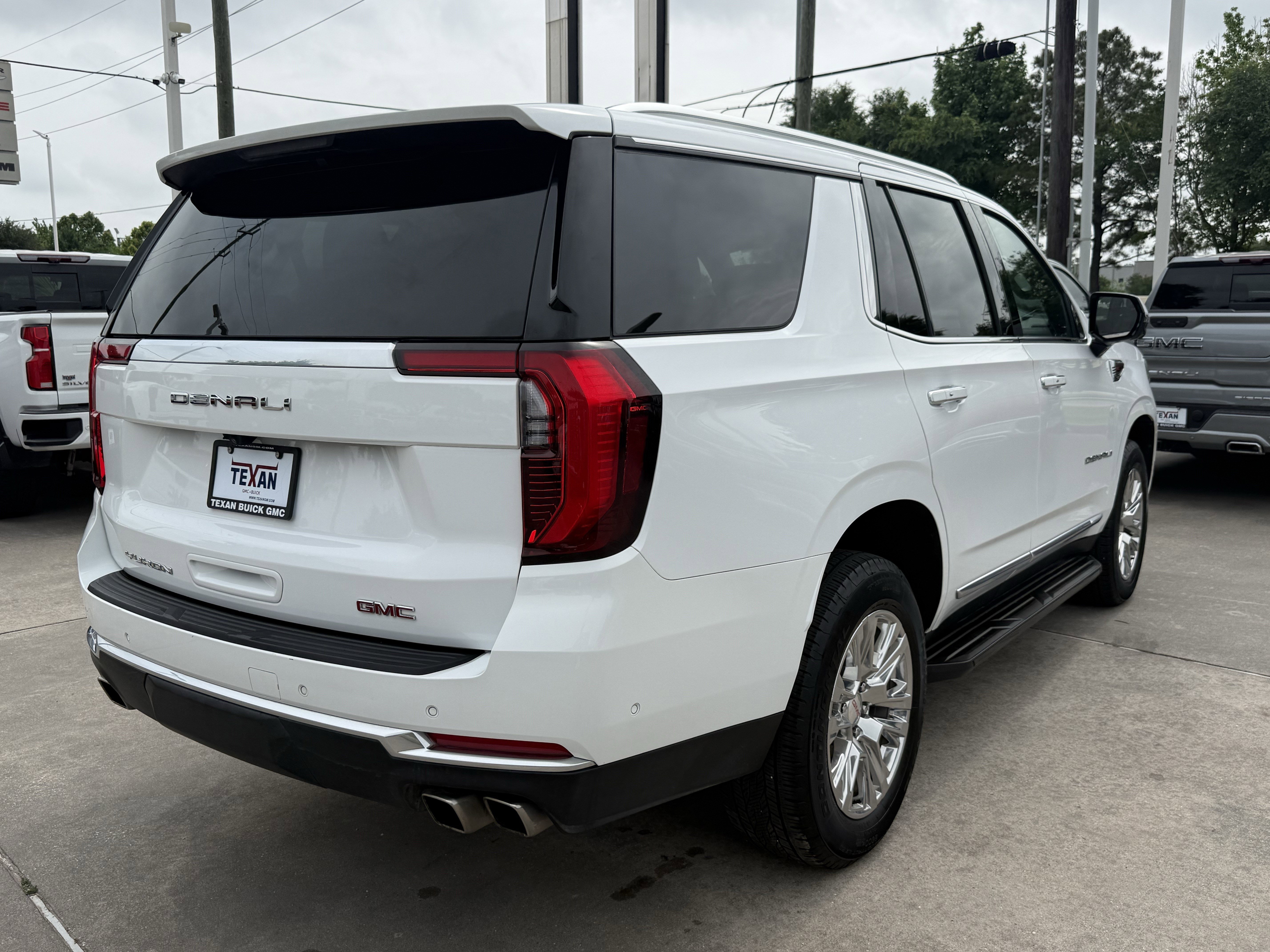 Used 2025 GMC Yukon Denali AWD/4WD image 5