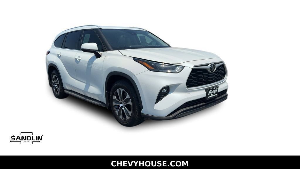 Used 2022 Toyota Highlander XLE FWD image 41