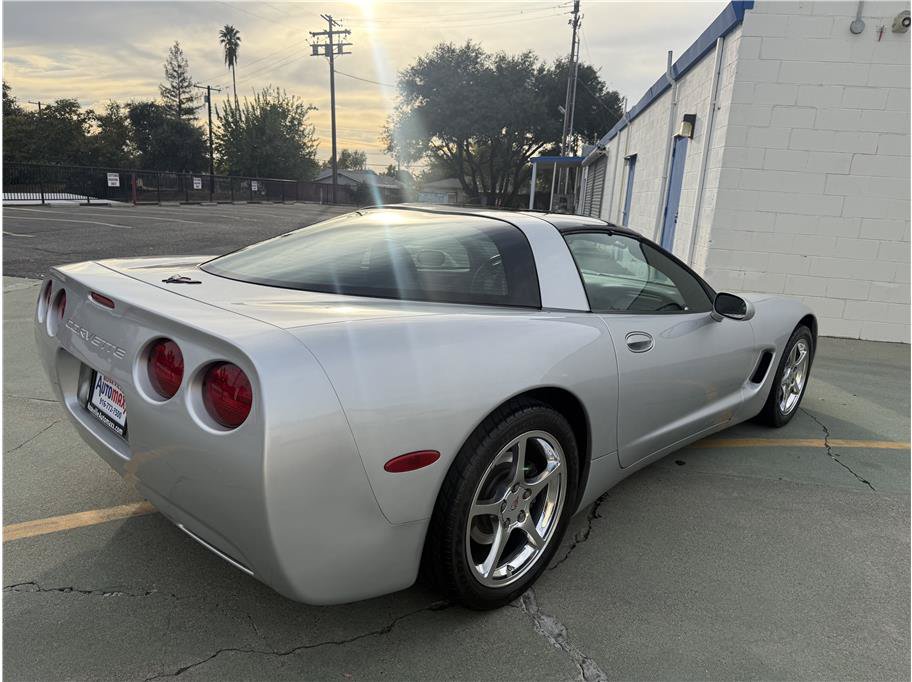 Used 2002 Chevrolet Corvette Coupe RWD image 7