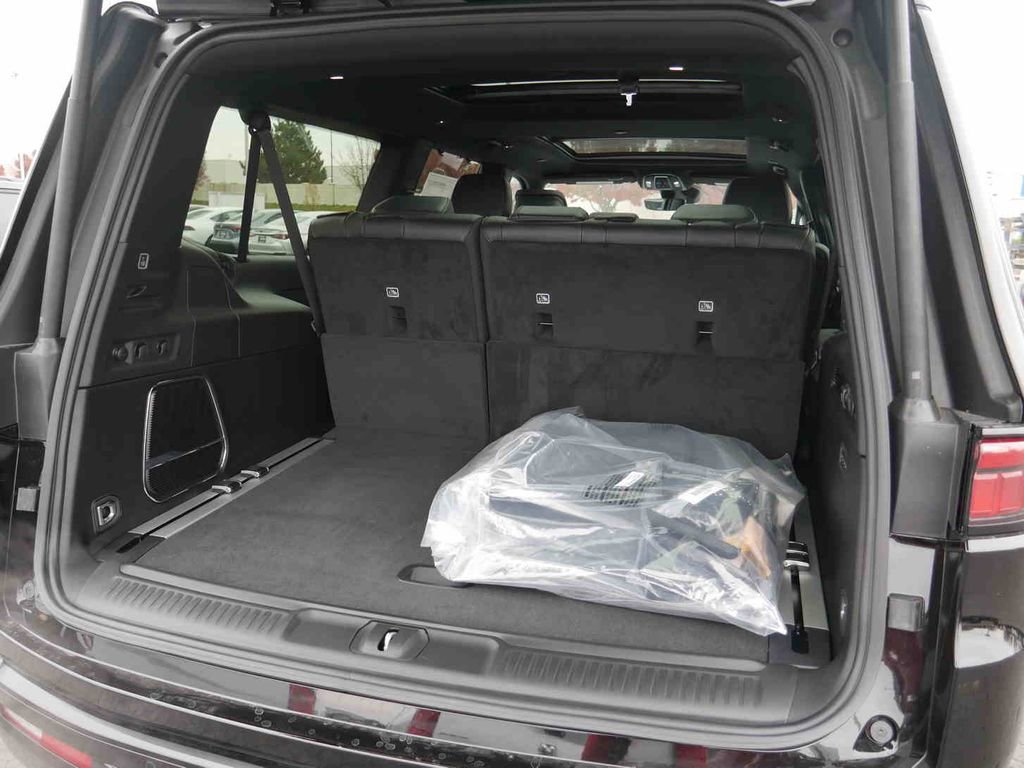 New 2025 Jeep Wagoneer L Series II w/ Convenience Group I image 8