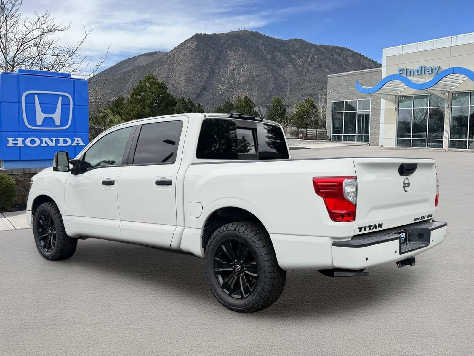 Used 2023 Nissan Titan SV w/ SV Convenience Package AWD/4WD image 4