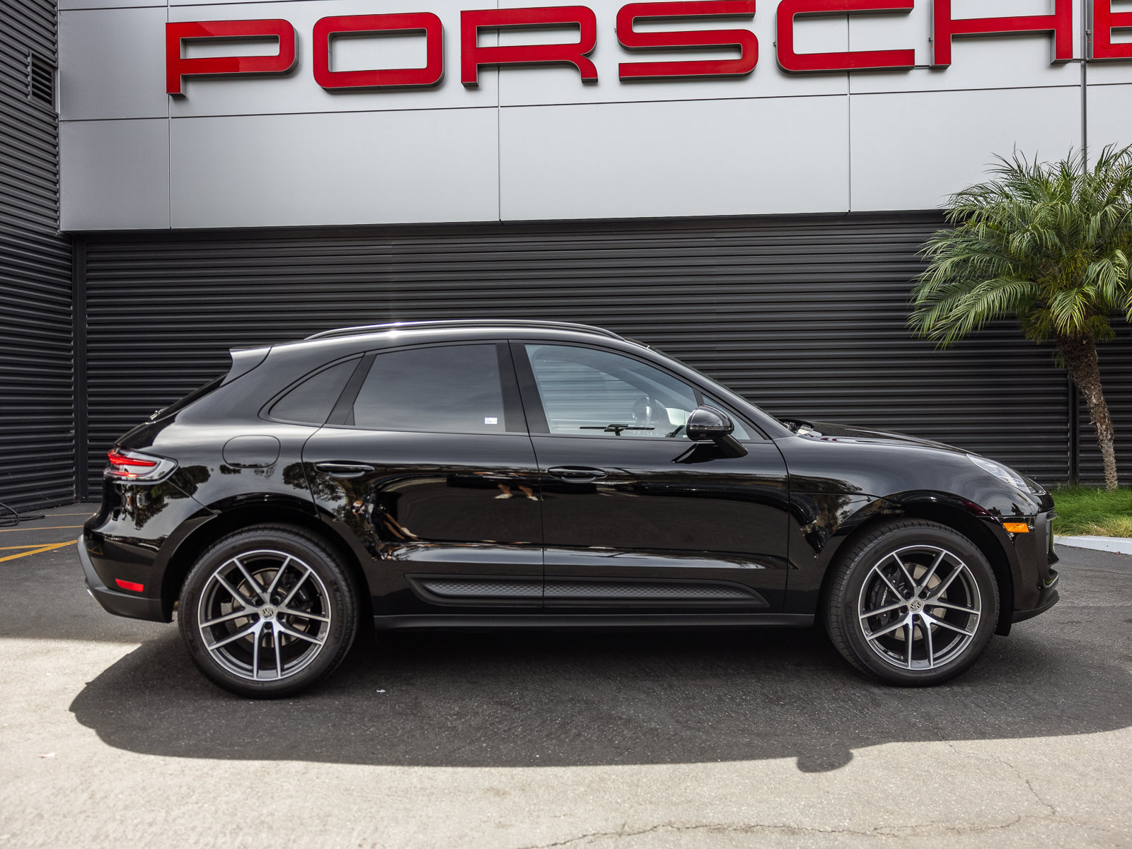 Certified 2026 Porsche Macan AWD/4WD image 10