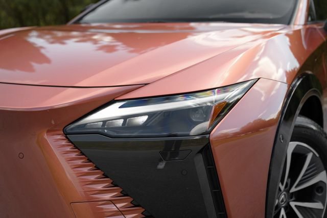 Used 2024 Lexus RZ 450e Premium w/ Technology Package AWD/4WD image 4