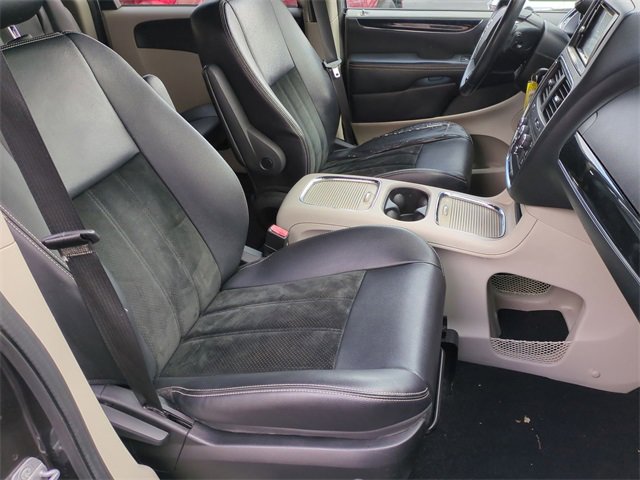 Used 2014 Dodge Grand Caravan SXT image 26