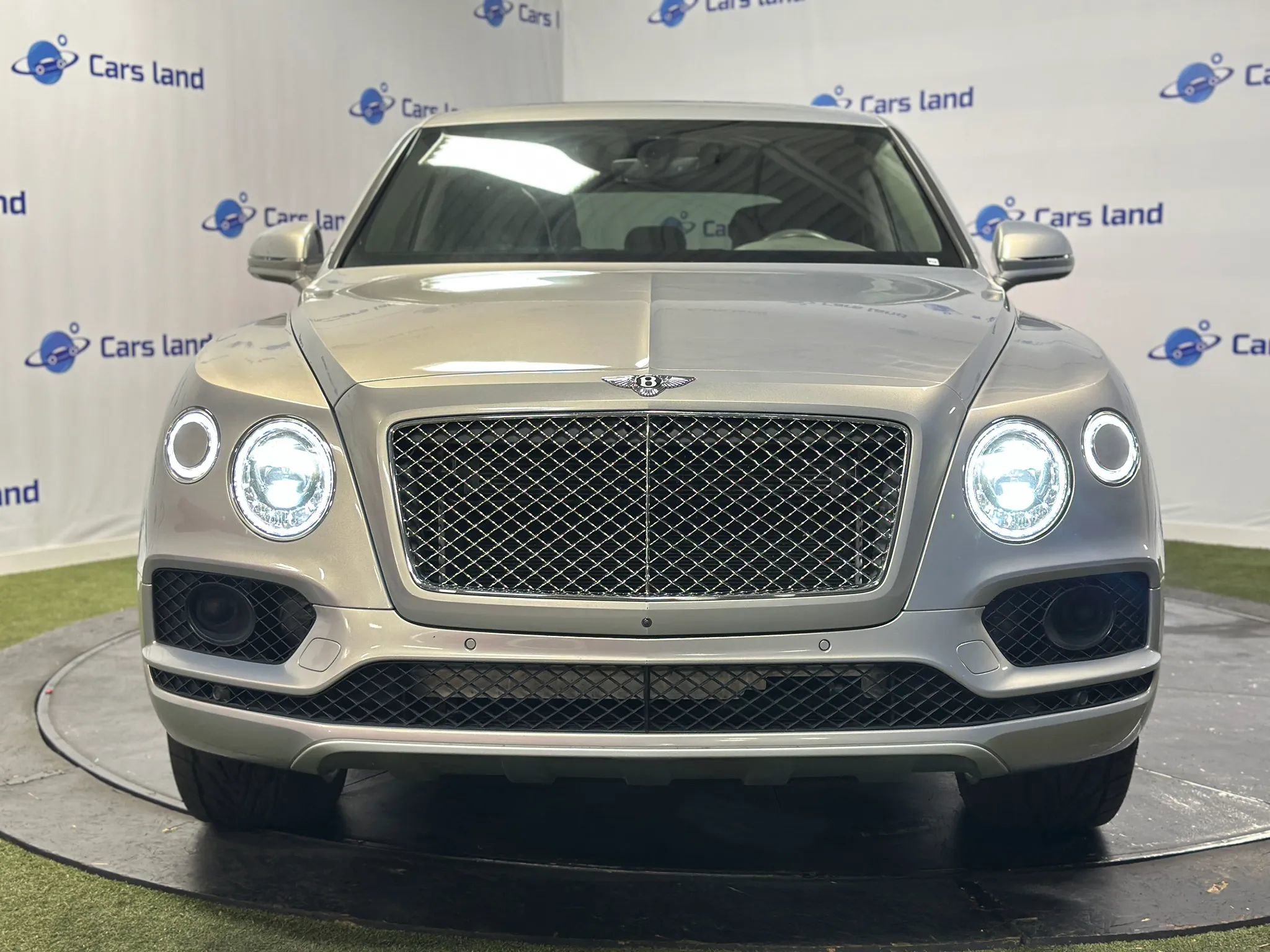 Used 2018 Bentley Bentayga AWD/4WD image 5