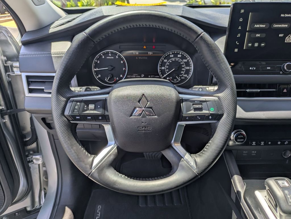 Used 2025 Mitsubishi Outlander SE AWD/4WD image 19