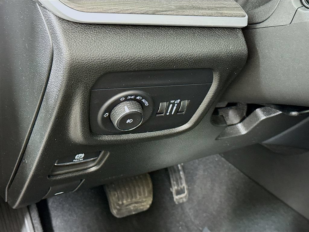 Used 2024 Jeep Grand Cherokee Limited AWD/4WD image 21