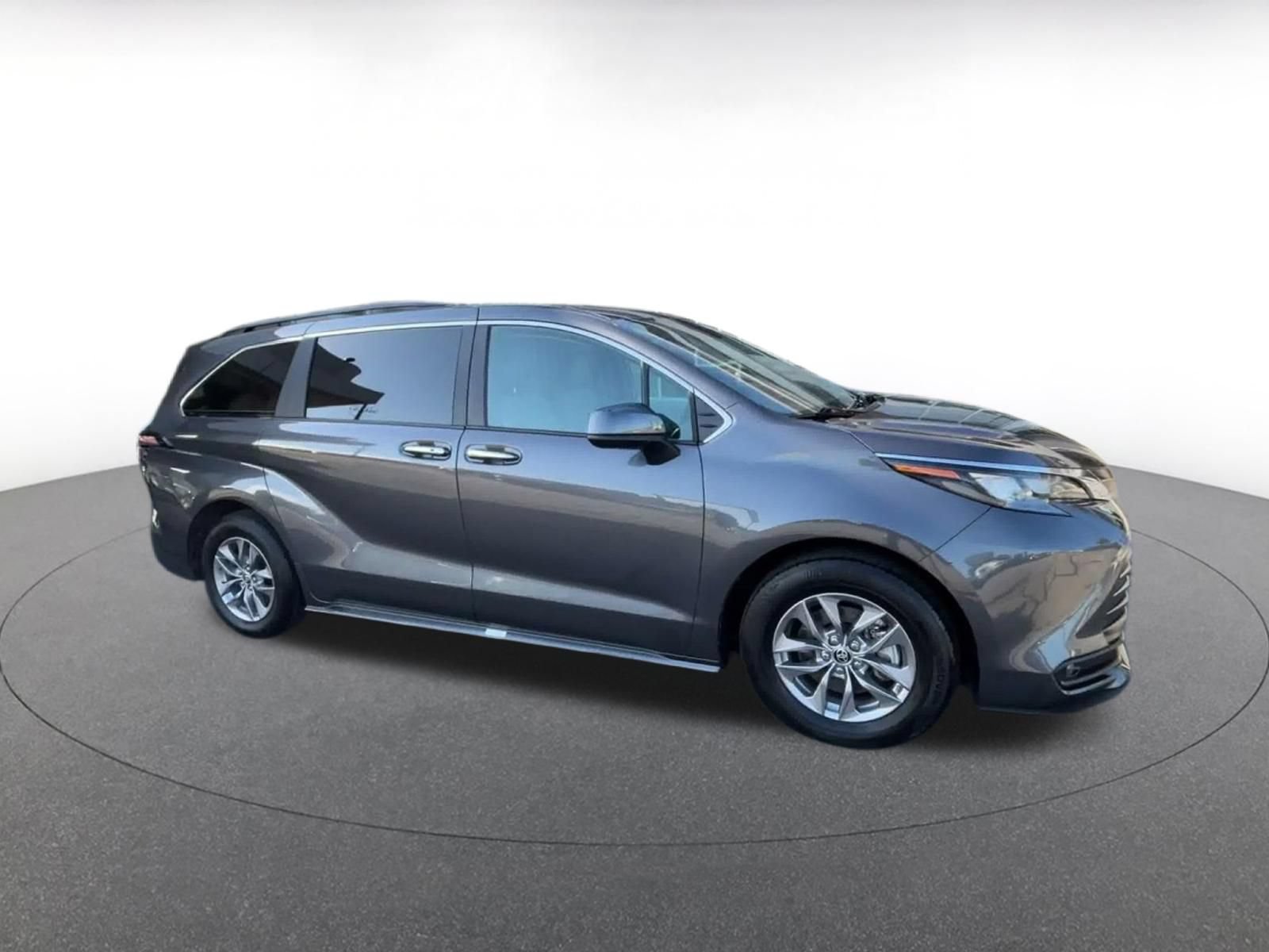 Used 2025 Toyota Sienna XLE FWD video 2