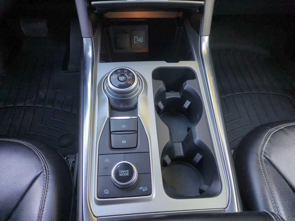 Used 2020 Ford Explorer XLT w/ Equipment Group 202A image 13