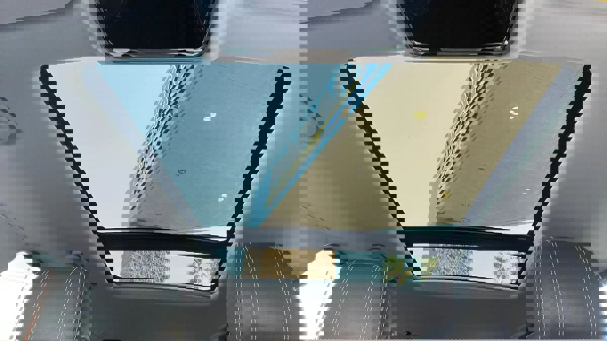 Used 2019 Land Rover Range Rover Velar S image 36