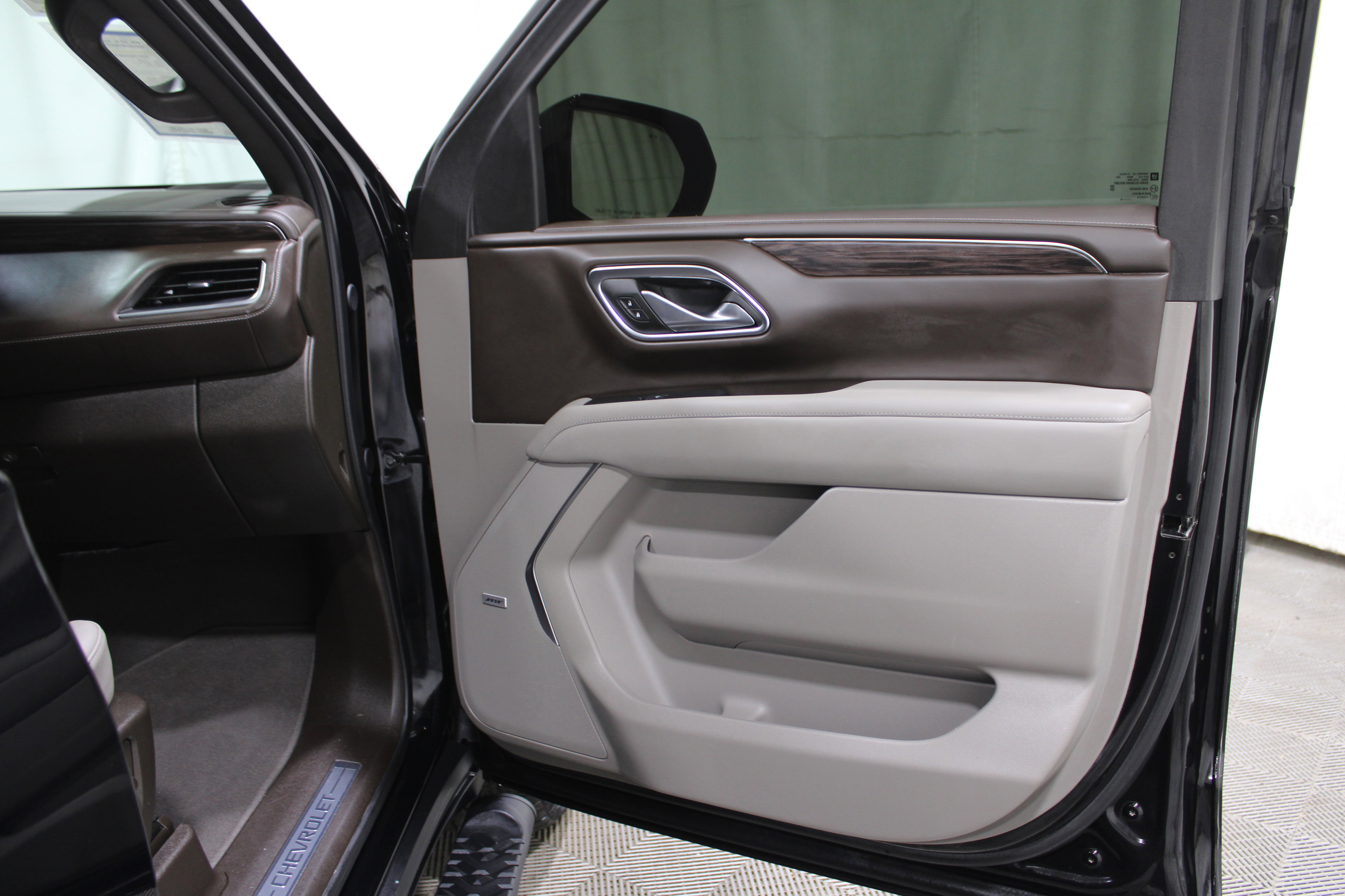 Used 2024 Chevrolet Suburban Z71 w/ Luxury Package image 31