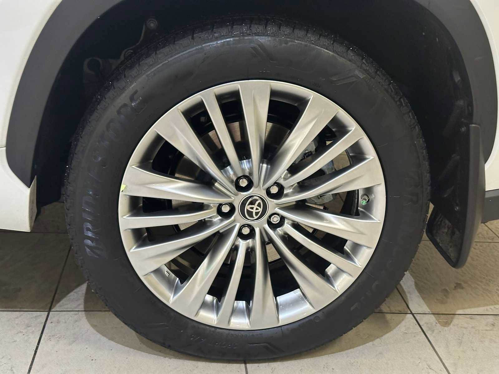 Certified 2025 Toyota Highlander Platinum image 8