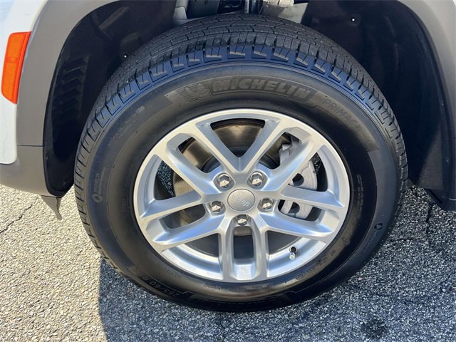 Used 2025 Jeep Grand Cherokee Laredo X image 11
