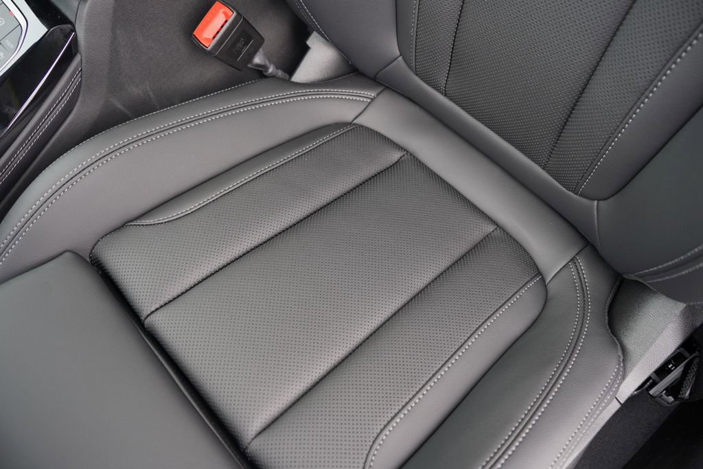 Used 2025 BMW X4 xDrive30i w/ Premium Package image 11