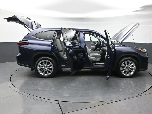Certified 2024 Toyota Highlander Limited AWD/4WD image 52
