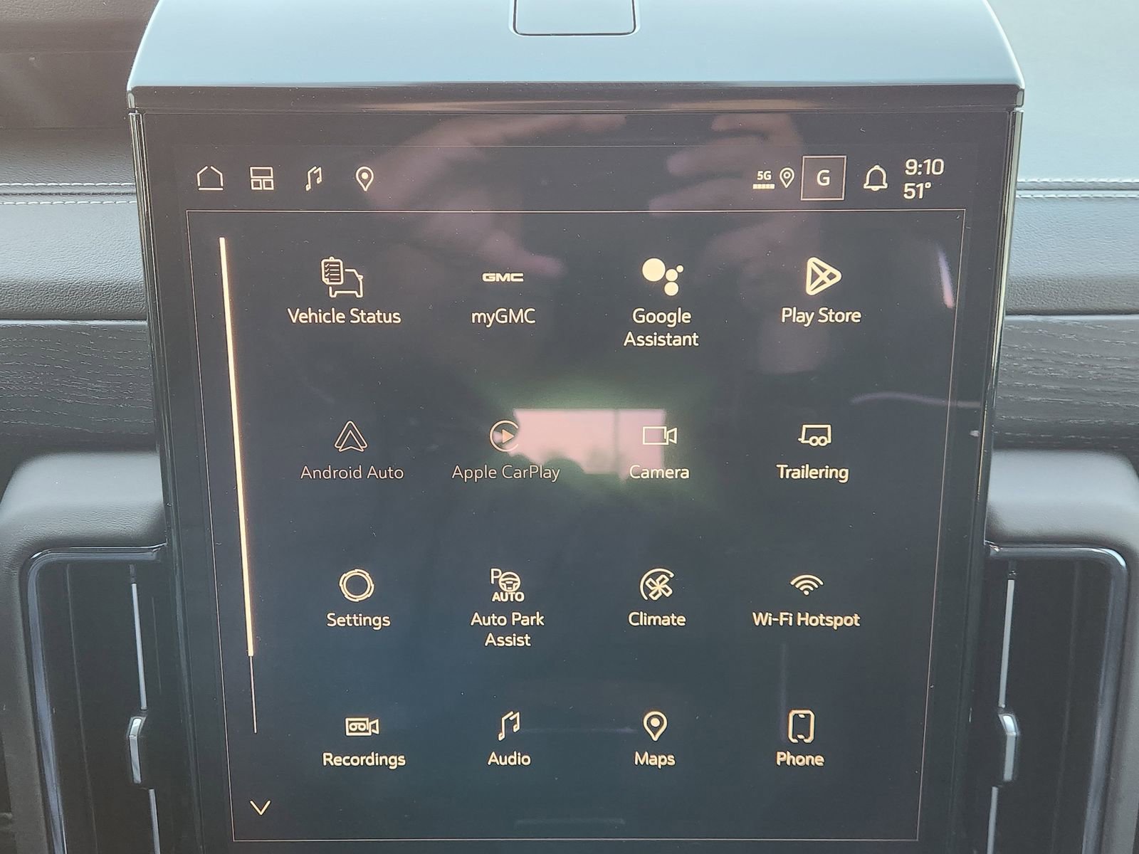 New 2026 GMC Yukon AT4 Ultimate w/ LPO, Floor Liner Package image 20