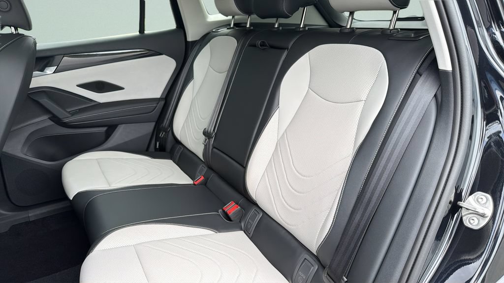 New 2026 Volkswagen Tiguan SE FWD image 29