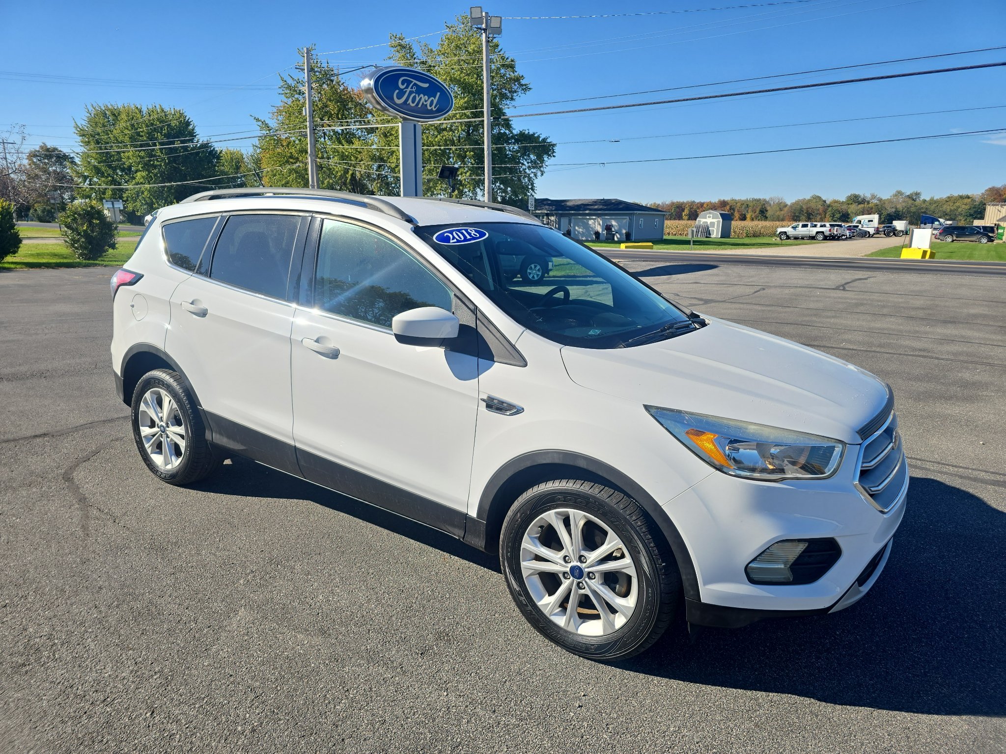 Used 2018 Ford Escape SE w/ Ford Safe & Smart Package FWD image 4